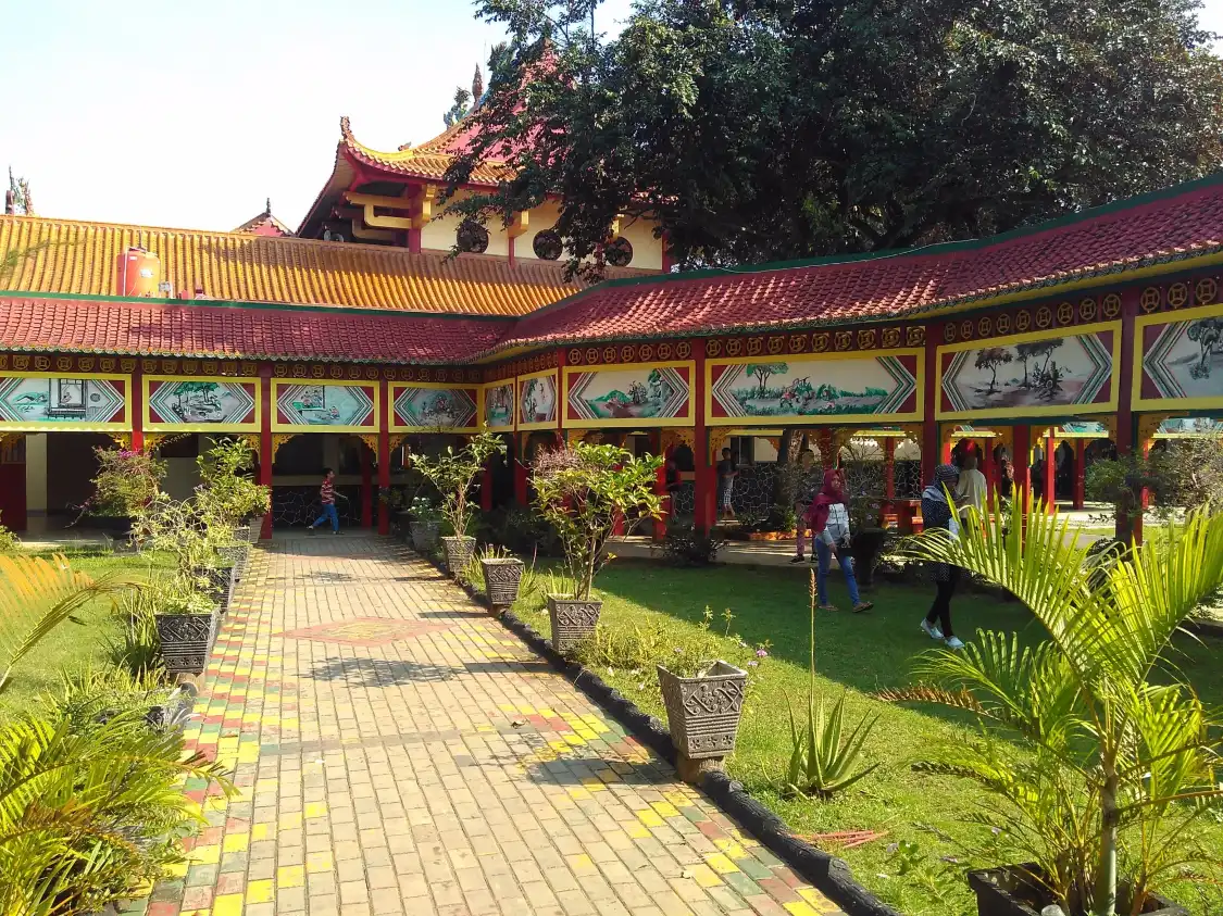 Hotels near Vihara Avalokitesvara