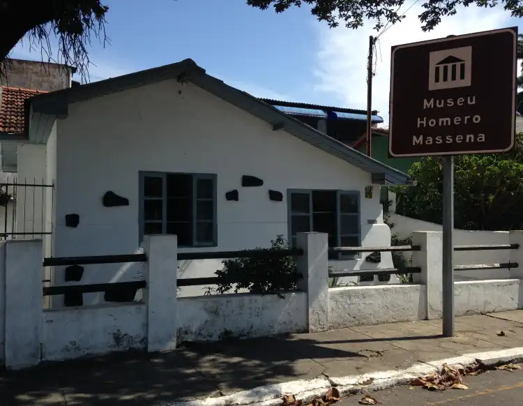 Các khách sạn gần Homero Massena Museum and Workshop