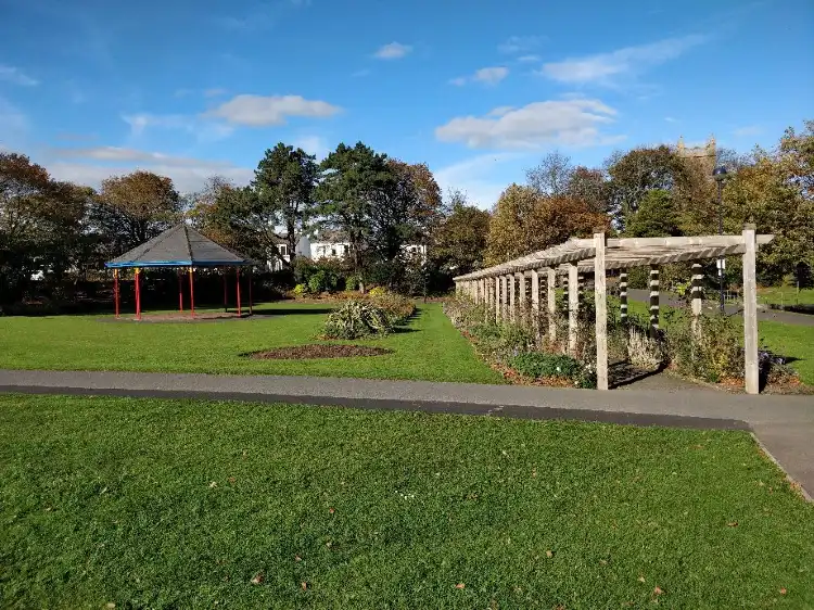 Hotels near Ward Park