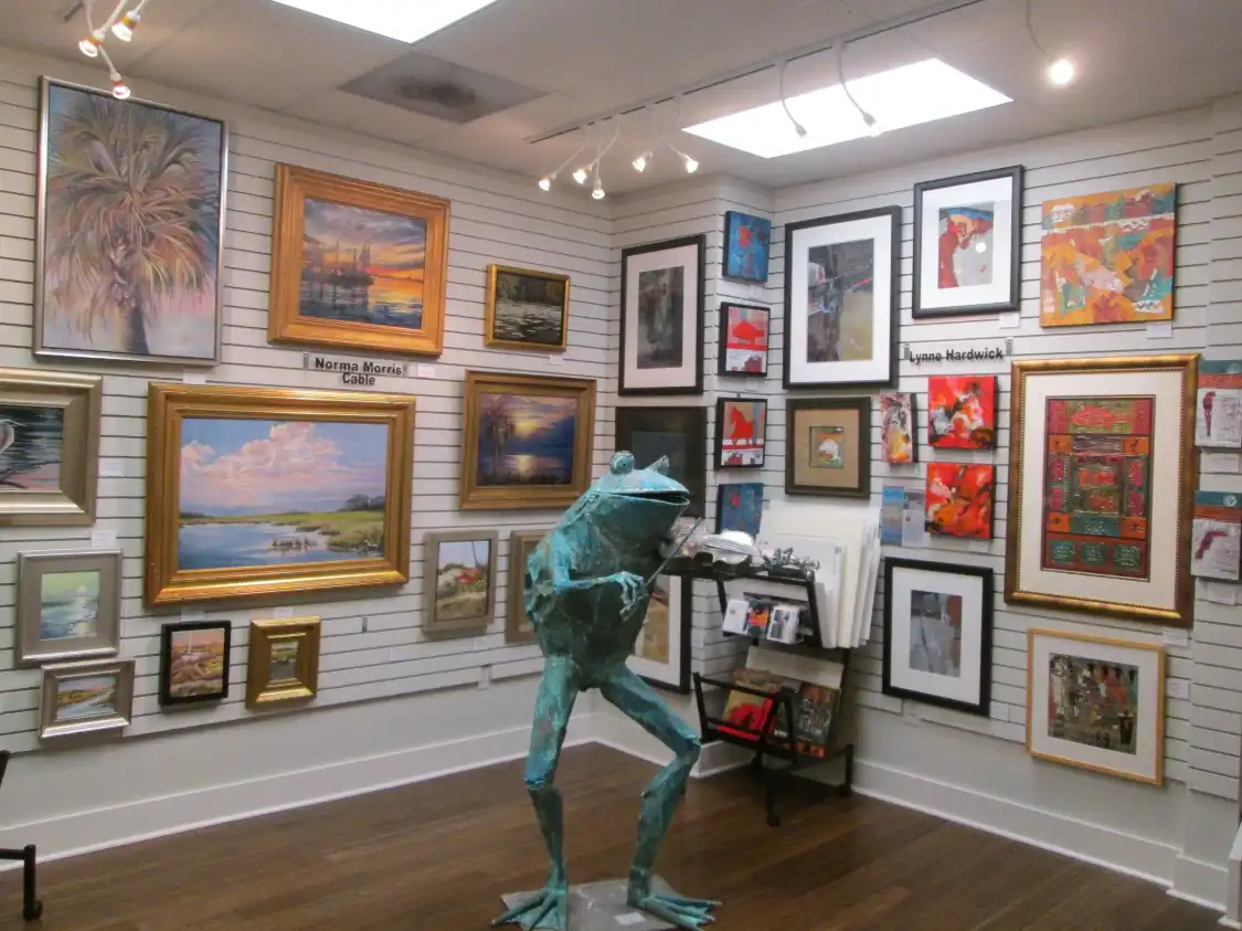 Hotels near Lowcountry Artists Gallery