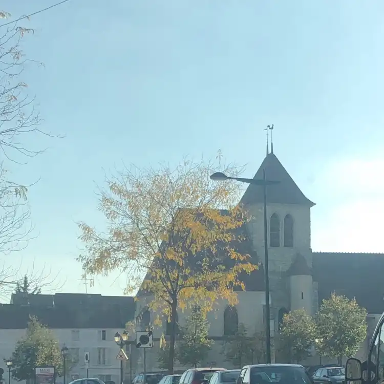 멍뜨-라-빌르 호텔