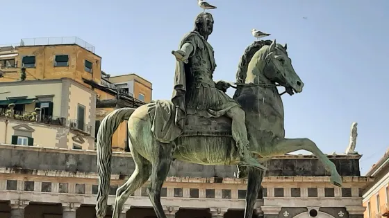 Statua di Ferdinando I di Borbone