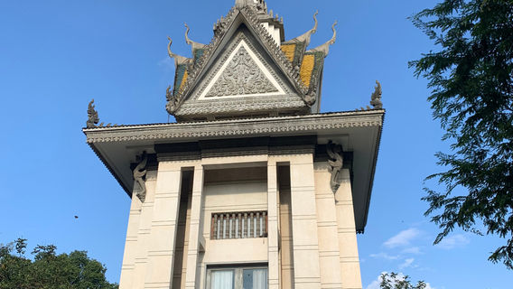 The Killing field and Toul Sleng genocide museum S21 Tour