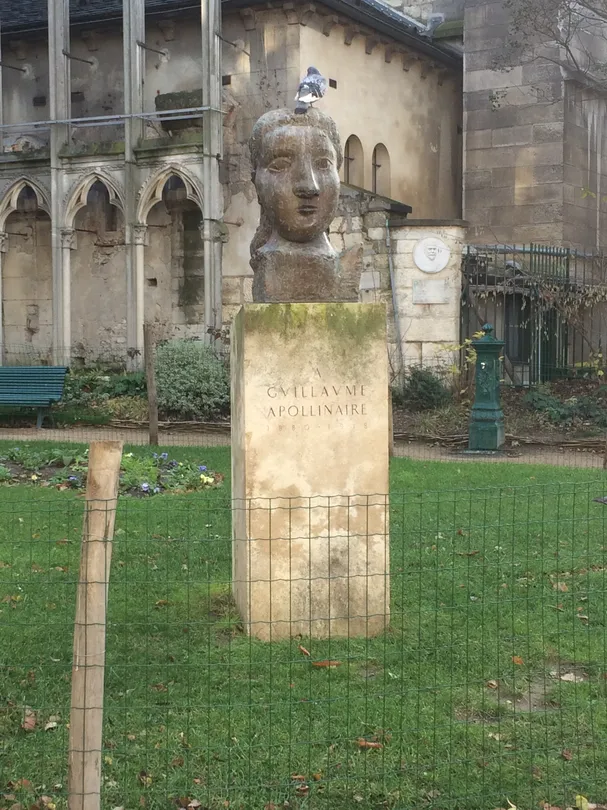 3_Le buste La Poésie en l'honneur de Guillaume Apollinaire