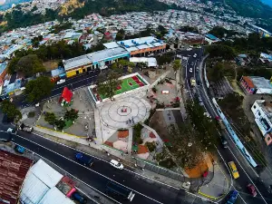Plaza Francisco de Miranda, La Floresta