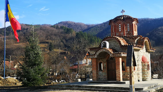 Mica biserica din caramida - Sinca Noua