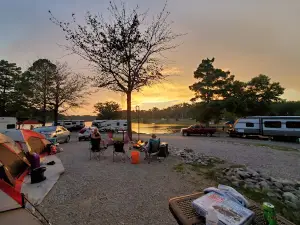 Axtel CAMPGROUND, Rough River