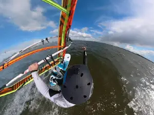 Szkoła Wind & Kitesurfingu "Miedwie Sport"