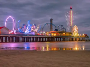 Popular Night Attractions in Galveston County