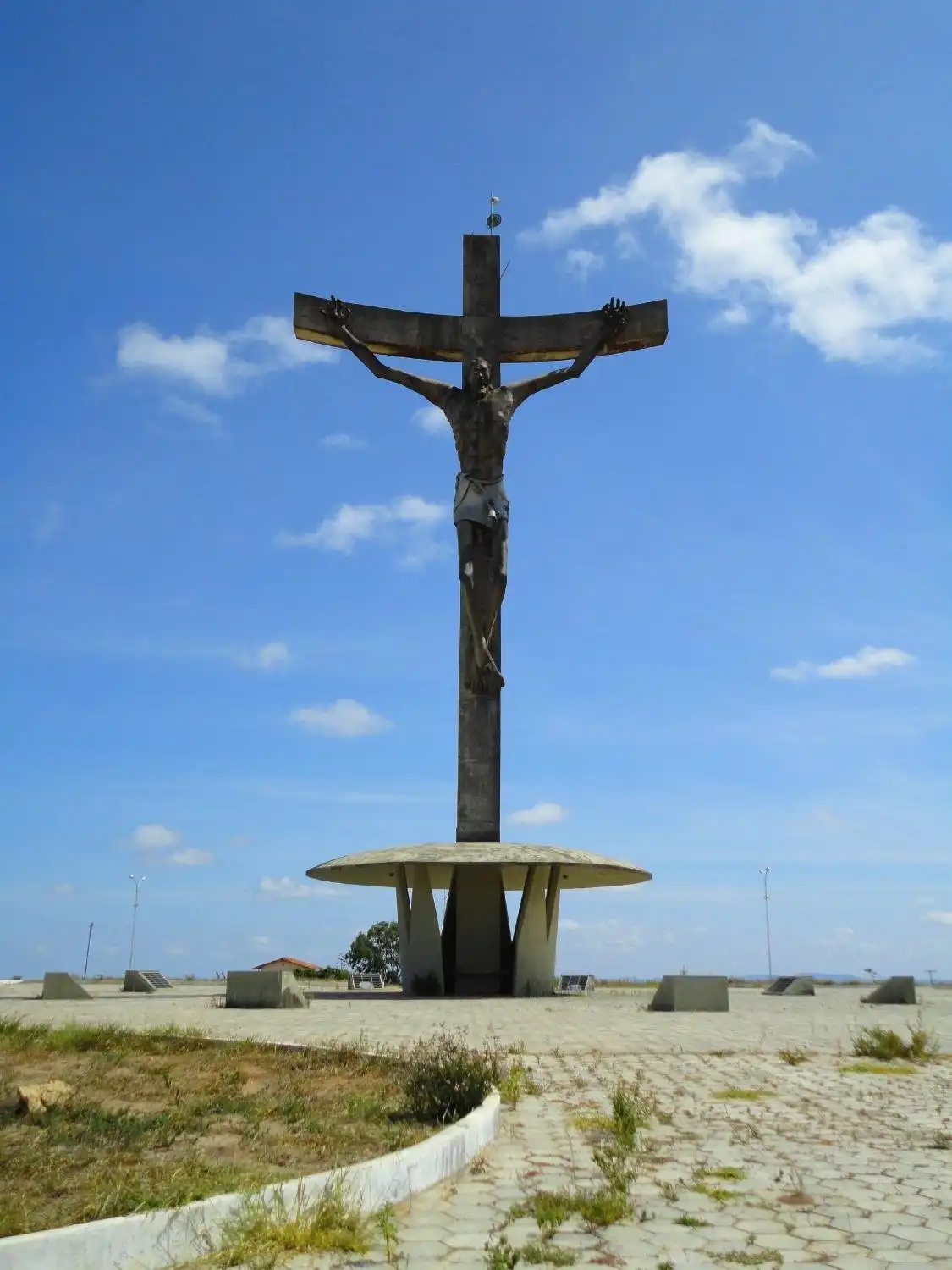 Hotels near Cristo de Mario Cravo