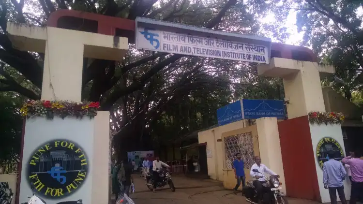 Hotels near Film and Television Institute of India