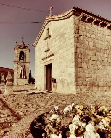 Igreja de Santiago e Pante?o dos Cabrais