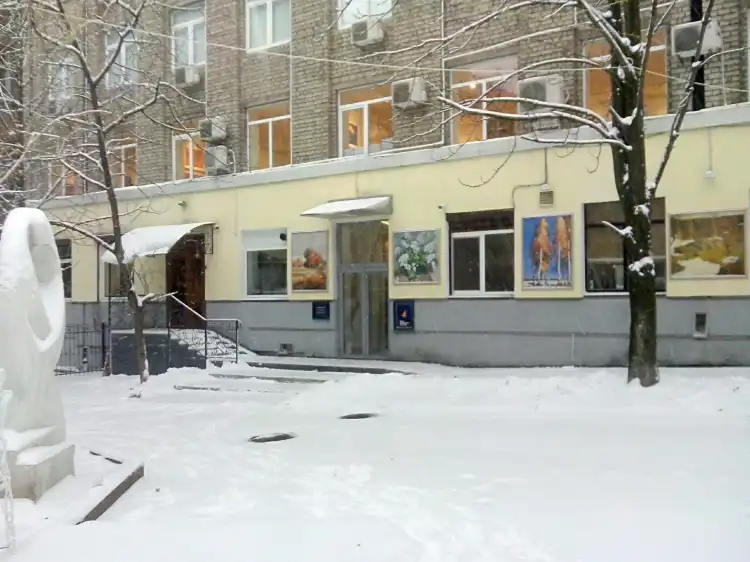 Hotel dekat Ukrainian Fine Arts Museum