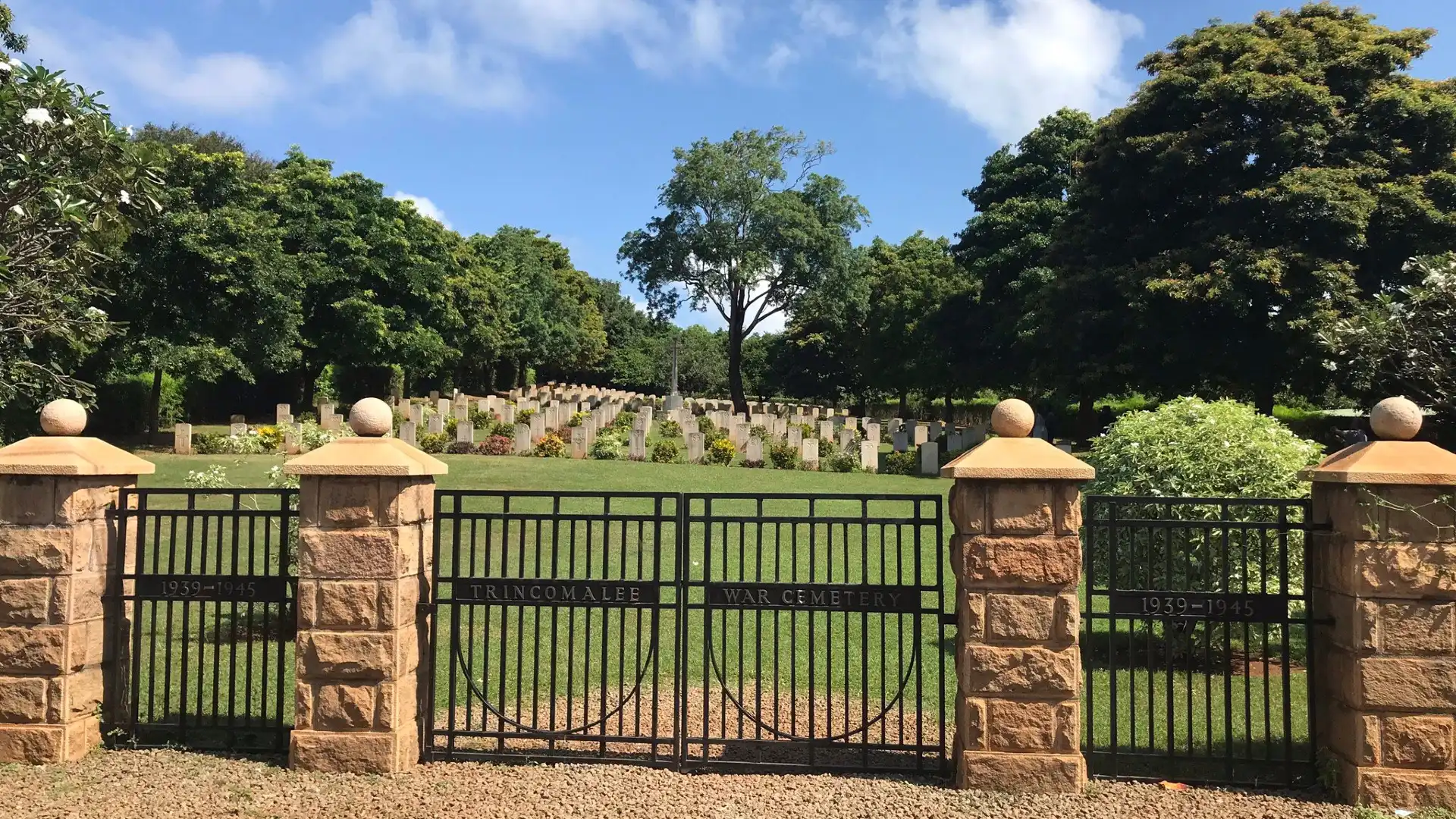 โรงแรมใกล้Commonwealth WAR Cemetery