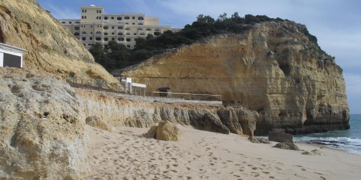 Vale de Centeanes Beach