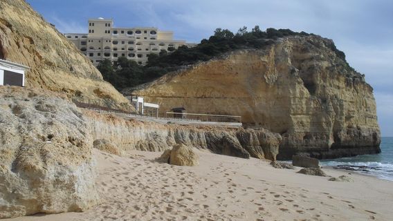 Vale de Centeanes Beach