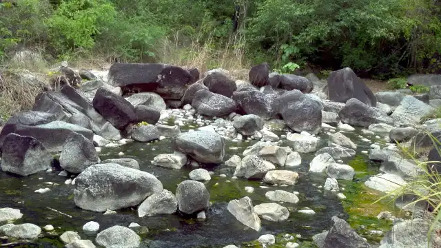 Bore Klueng Hot Spring