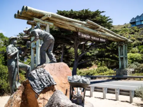 Memorial Arch at Eastern View