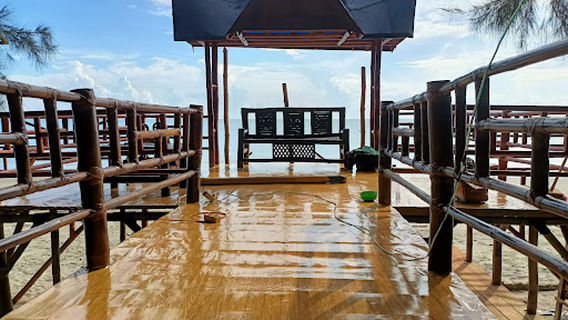 Wisata Pantai Pelangi Cemara Indah