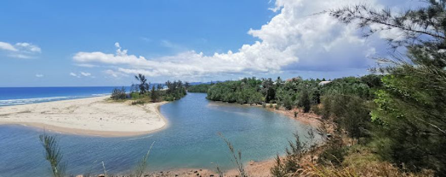 Pantai Badarag Sikuati