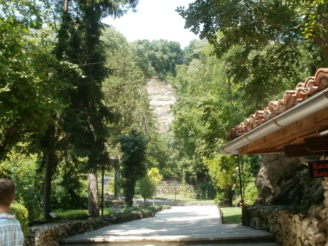 Hotels near Aladzha Monastery