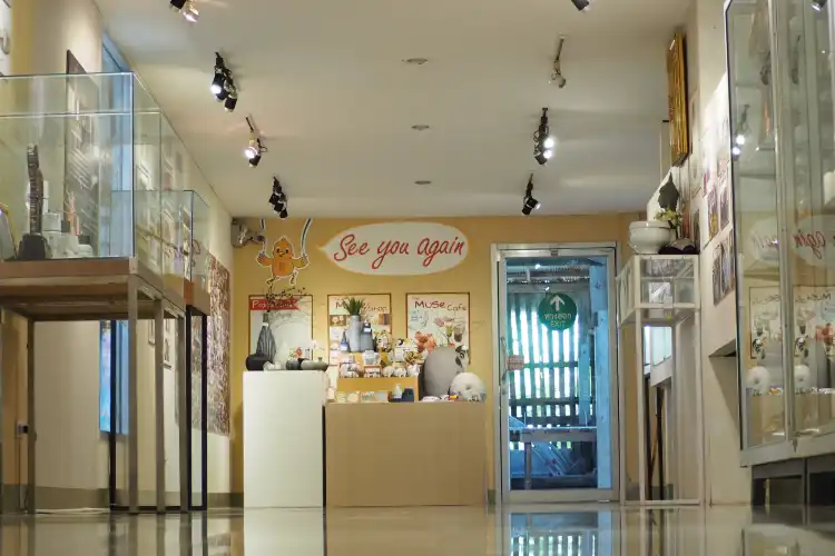 Hotel dekat Dhanabadee Ceramic Museum
