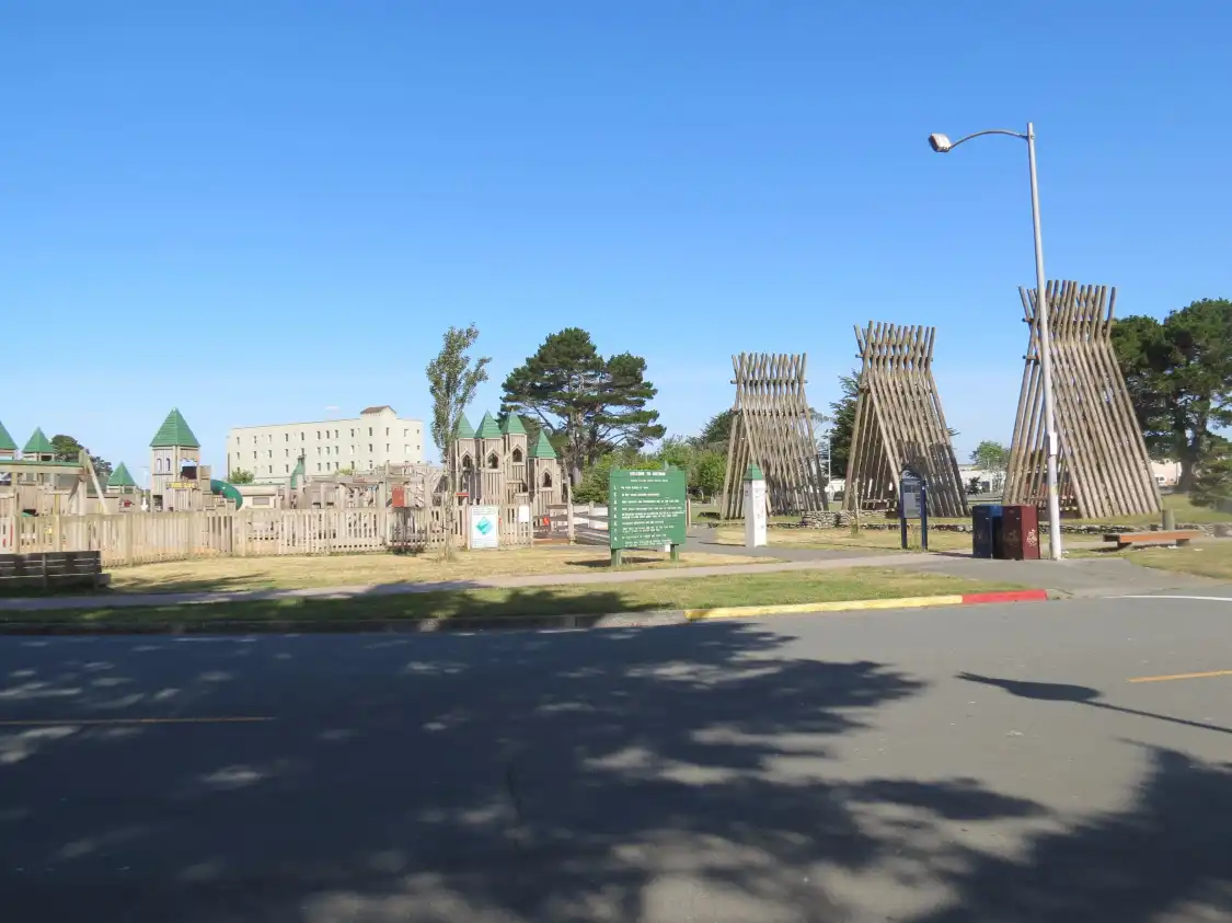 Hotels near Beachfront Park
