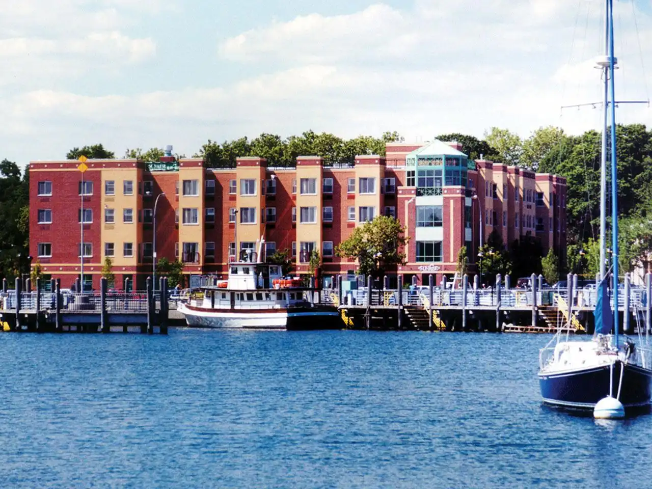 Hotels near Sheepshead Bay