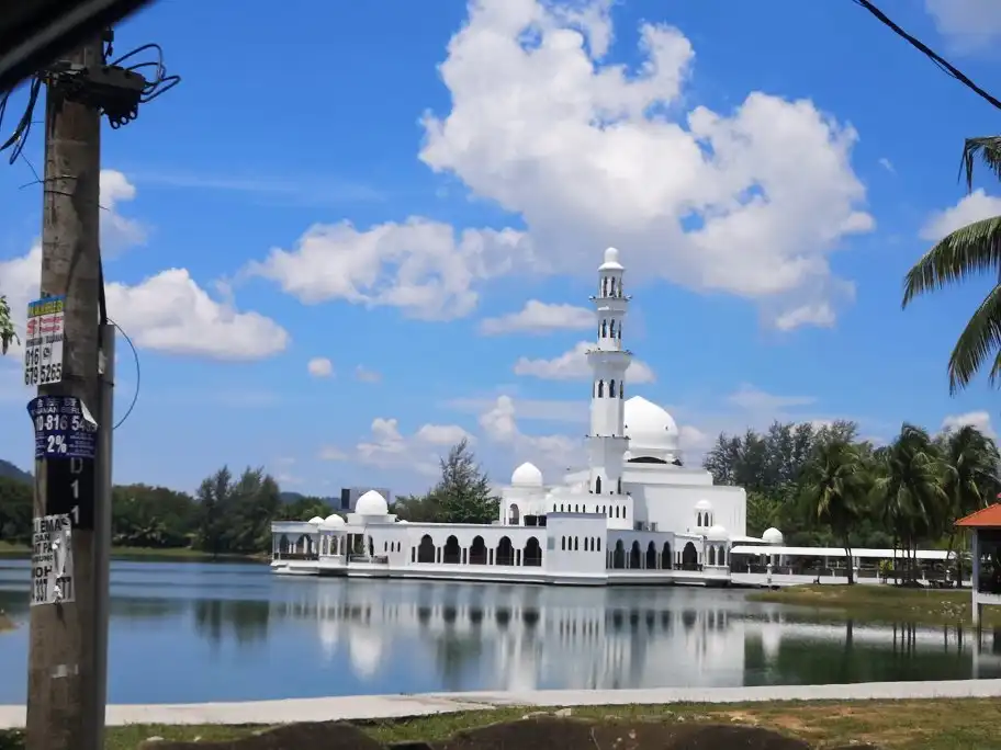 Hotels near Tengku Tengah Zaharah Mosque