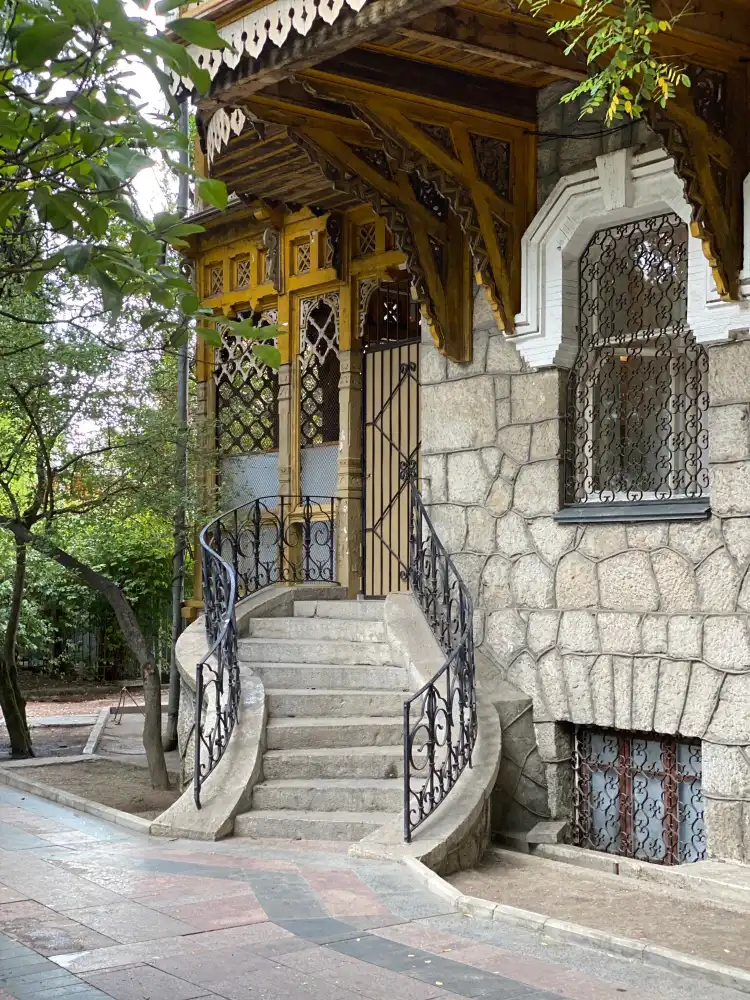 Lesya Ukrainka Museum 주변 호텔