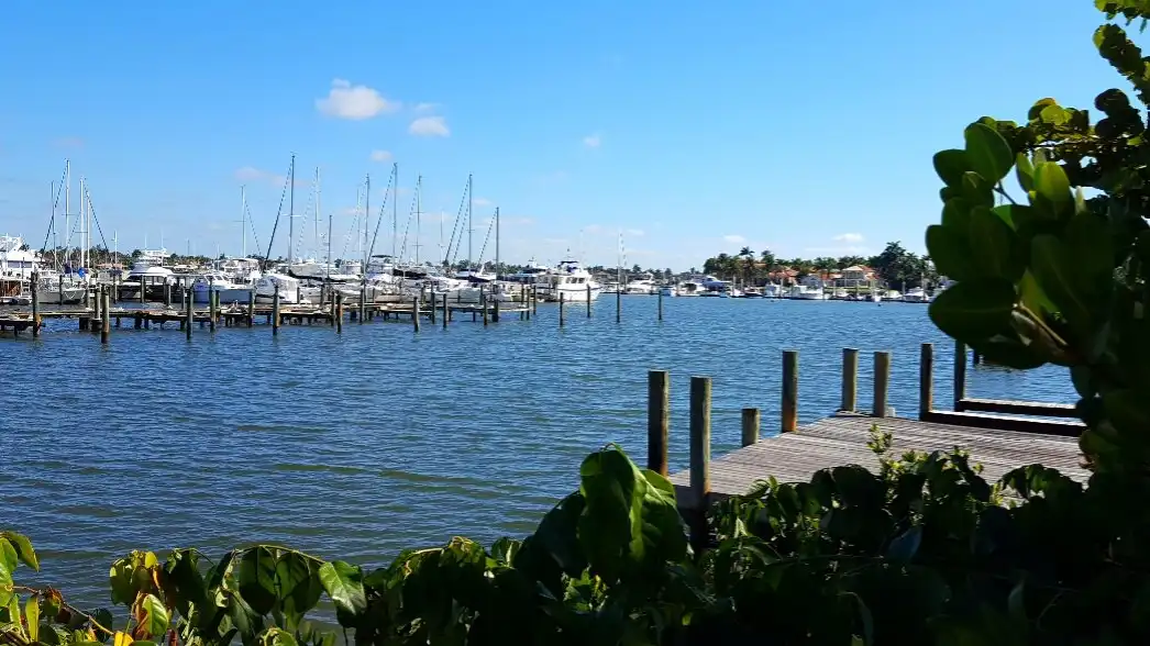 Các khách sạn gần Naples City Dock