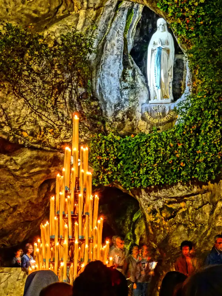 Hotel in zona Grotta di Massabielle