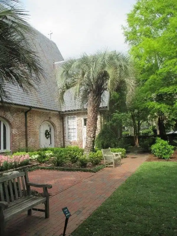 Hotels near St. Luke's Chapel
