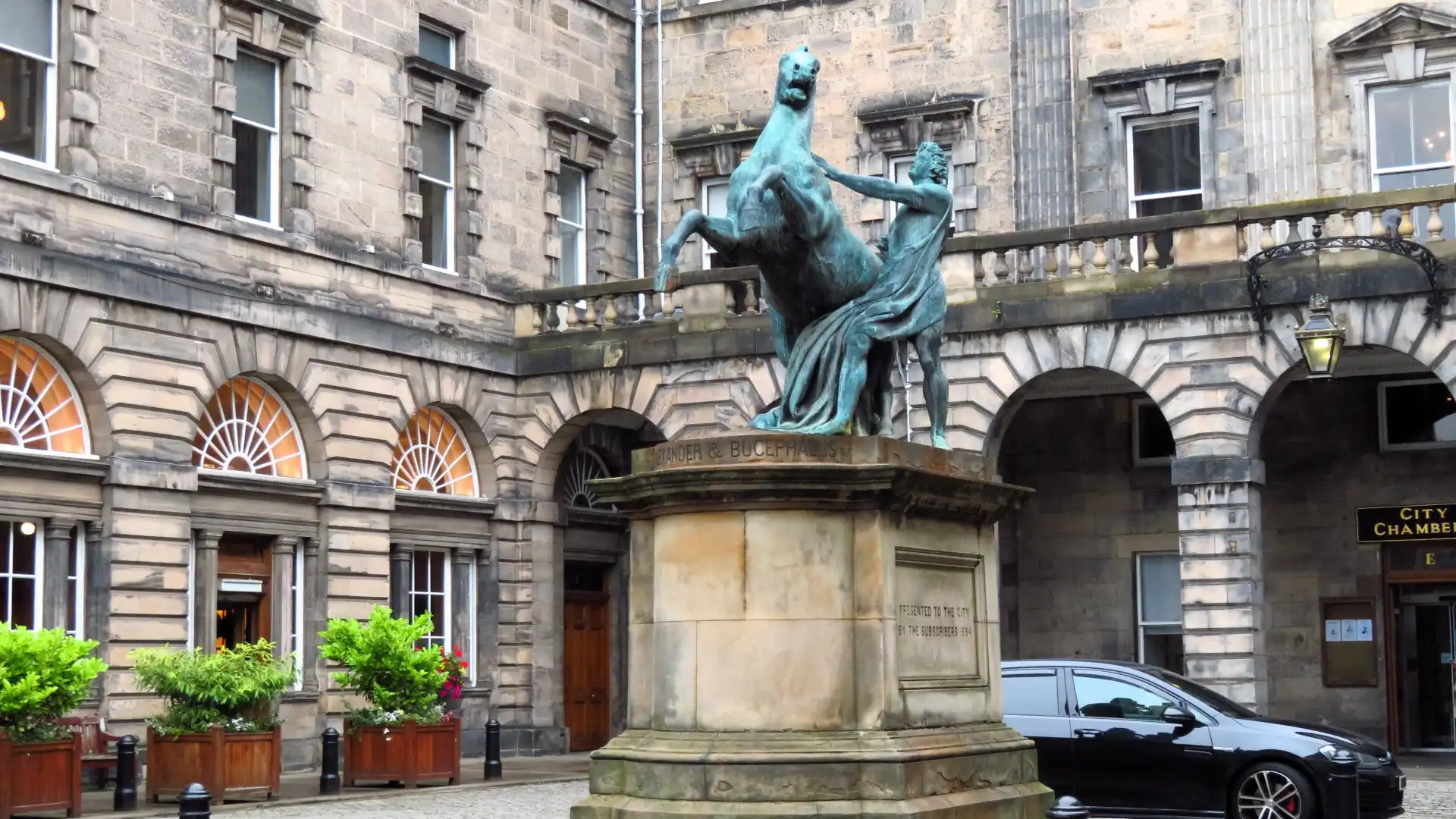 Hotels near Alexander and Bucephalus Statue