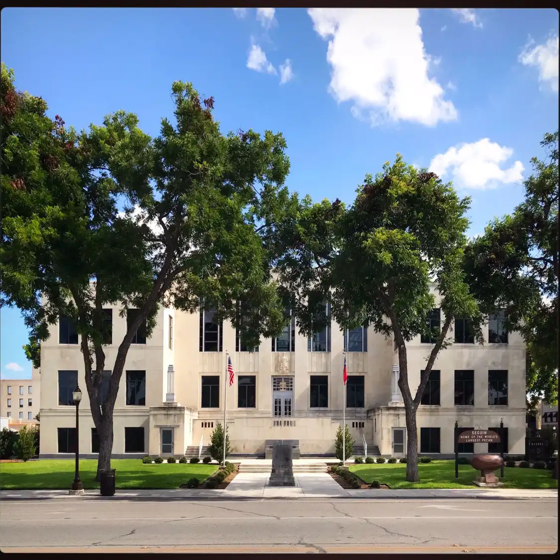 Hotels near World’s Largest Pecan