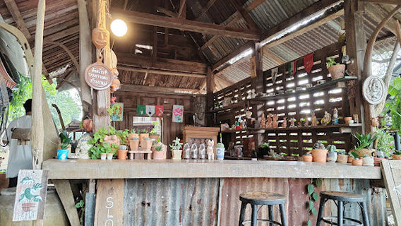 บ้านดินมดแดง