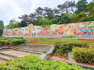Cổng vào Quảng trường Đền Hùng