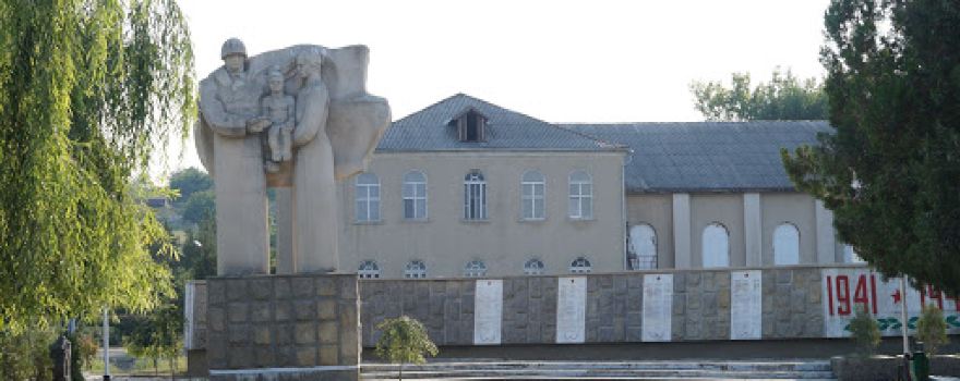 Monument în memoria consătenilor căzuți în război