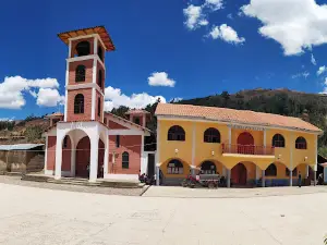 Plaza de Centro Poblado Colcas, Huari