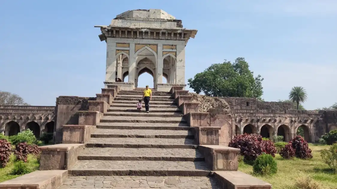 Hotels near Ashrafi Mahal