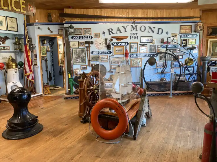 Hotels in Raymond