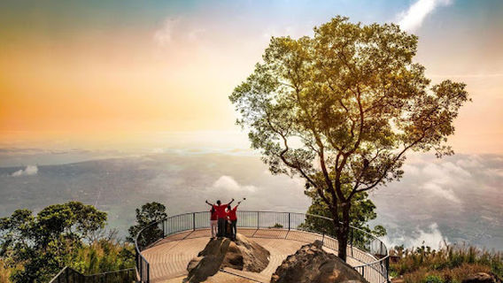 Cột mốc Núi Bà Đen 986m