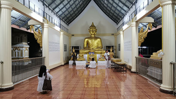 Wat Phrathat Si Khun
