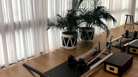 Pilates & Co. - Burleigh Pilates Reformer Studio