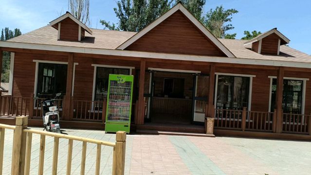 Kumtag Desert Scenic Area - Camel Bell World Cabin