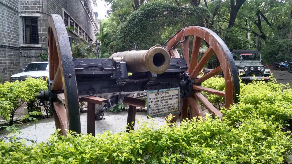Hotels near Mahatma Phule Museum