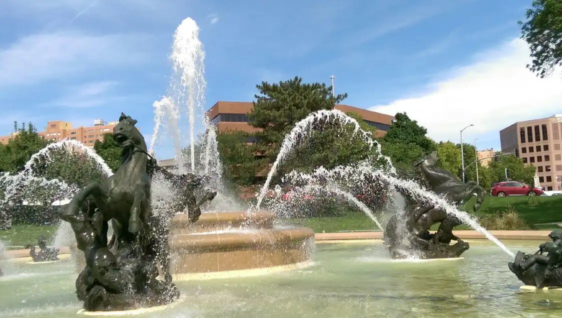 Hotels near J.C. Nichols Memorial Fountain