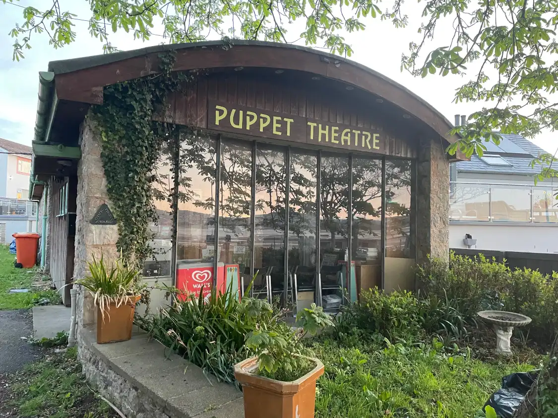 Hotels near Harlequin Puppet Theatre