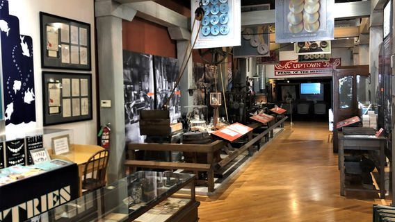 The National Pearl Button Museum @ The History and Industry Center