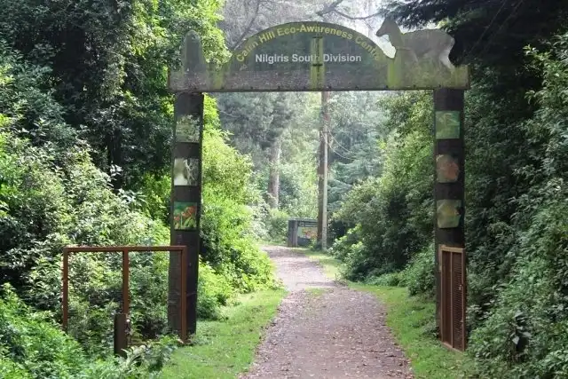 Hotels near Cairn Hill Reserve Forest